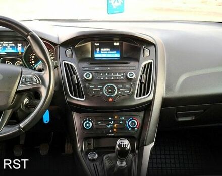 Серый Форд Фокус, объемом двигателя 1.5 л и пробегом 300 тыс. км за 9500 $, фото 1 на Automoto.ua