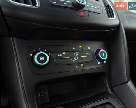 Сірий Форд Фокус, об'ємом двигуна 1.5 л та пробігом 193 тис. км за 10600 $, фото 23 на Automoto.ua