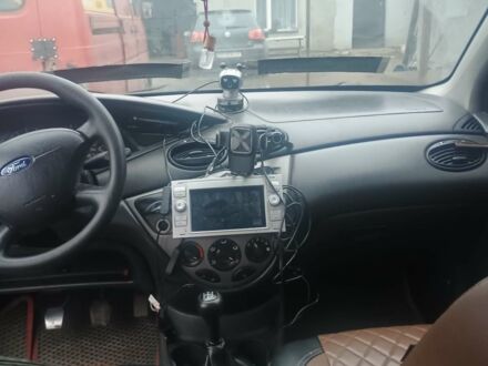 Сірий Форд Фокус, об'ємом двигуна 1.6 л та пробігом 235 тис. км за 3100 $, фото 1 на Automoto.ua