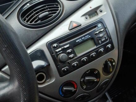 Серый Форд Фокус, объемом двигателя 1.8 л и пробегом 300 тыс. км за 961 $, фото 1 на Automoto.ua