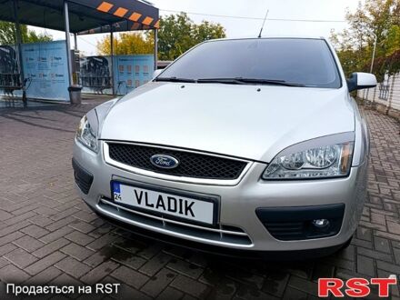 Форд Фокус 2005 в Смеле на Automoto.ua Серый Форд Фокус, объемом двигателя 1.6 л и пробегом 268 тыс. км за 3370 $, фото 1 на Automoto.ua