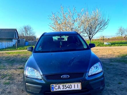 Форд Фокус 2005 у Умани на Automoto.ua Сірий Форд Фокус, об'ємом двигуна 1.6 л та пробігом 316 тис. км за 3500 $, фото 1 на Automoto.ua
