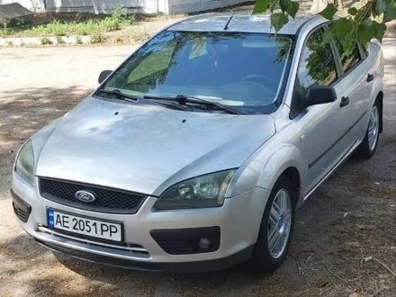 Форд Фокус 2006 у Синельниковом на Automoto.ua Сірий Форд Фокус, об'ємом двигуна 1.6 л та пробігом 208 тис. км за 4800 $, фото 1 на Automoto.ua