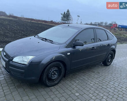 Сірий Форд Фокус, об'ємом двигуна 1.6 л та пробігом 303 тис. км за 4200 $, фото 1 на Automoto.ua