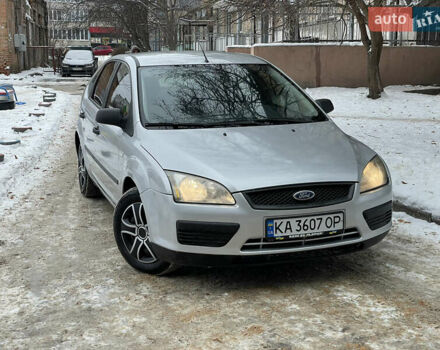 Серый Форд Фокус, объемом двигателя 1.6 л и пробегом 320 тыс. км за 3750 $, фото 1 на Automoto.ua