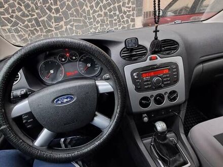 Серый Форд Фокус, объемом двигателя 1.8 л и пробегом 400 тыс. км за 4200 $, фото 1 на Automoto.ua