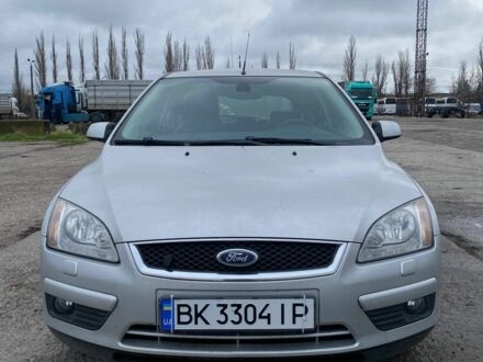 Серый Форд Фокус, объемом двигателя 1.8 л и пробегом 211 тыс. км за 4750 $, фото 1 на Automoto.ua