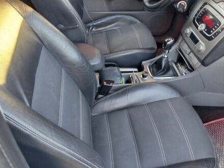 Серый Форд Фокус, объемом двигателя 2 л и пробегом 300 тыс. км за 4800 $, фото 1 на Automoto.ua