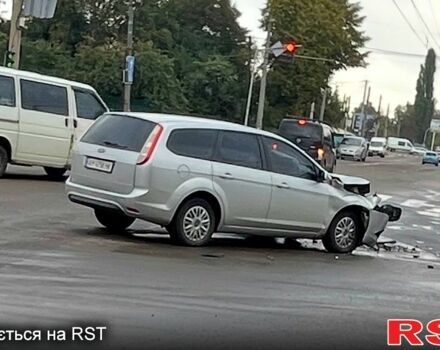 Сірий Форд Фокус, об'ємом двигуна 1.8 л та пробігом 225 тис. км за 1500 $, фото 1 на Automoto.ua
