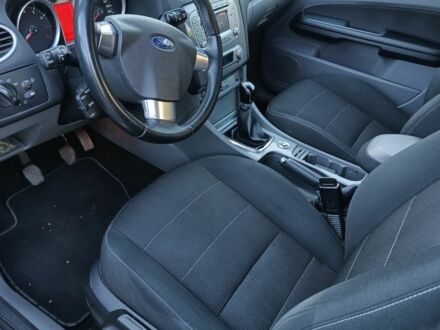 Серый Форд Фокус, объемом двигателя 1.6 л и пробегом 215 тыс. км за 5900 $, фото 1 на Automoto.ua