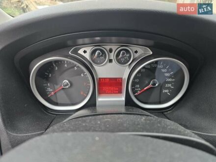 Форд Фокус 2010 в Мукачеве на Automoto.ua Серый Форд Фокус, объемом двигателя 1.6 л и пробегом 240 тыс. км за 5200 $, фото 1 на Automoto.ua