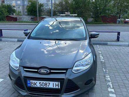 Форд Фокус 2014 в Ровно на Automoto.ua Серый Форд Фокус, объемом двигателя 2 л и пробегом 183 тыс. км за 6700 $, фото 1 на Automoto.ua