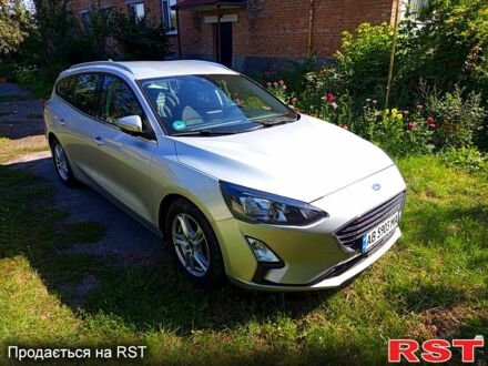 Серый Форд Фокус, объемом двигателя 1.5 л и пробегом 214 тыс. км за 13600 $, фото 1 на Automoto.ua