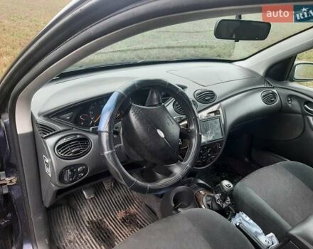Синій Форд Фокус, об'ємом двигуна 1.6 л та пробігом 390 тис. км за 1100 $, фото 3 на Automoto.ua