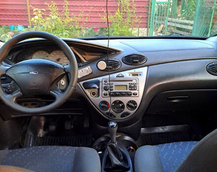 Синій Форд Фокус, об'ємом двигуна 1.6 л та пробігом 255 тис. км за 3100 $, фото 2 на Automoto.ua