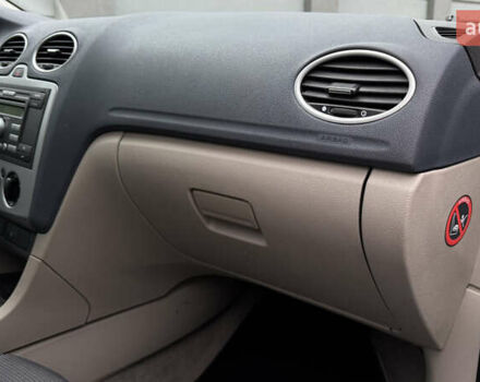 Синій Форд Фокус, об'ємом двигуна 1.6 л та пробігом 220 тис. км за 4500 $, фото 29 на Automoto.ua