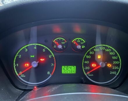 Синий Форд Фокус, объемом двигателя 1.4 л и пробегом 302 тыс. км за 4250 $, фото 6 на Automoto.ua