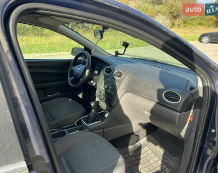 Синий Форд Фокус, объемом двигателя 1.4 л и пробегом 240 тыс. км за 3800 $, фото 5 на Automoto.ua