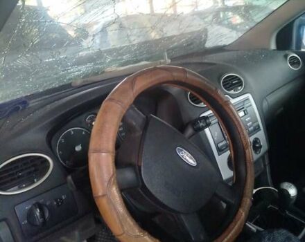 Синий Форд Фокус, объемом двигателя 1.8 л и пробегом 250 тыс. км за 1800 $, фото 1 на Automoto.ua