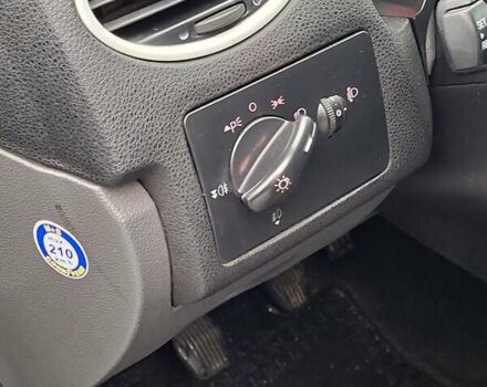 Синий Форд Фокус, объемом двигателя 2 л и пробегом 357 тыс. км за 3900 $, фото 12 на Automoto.ua