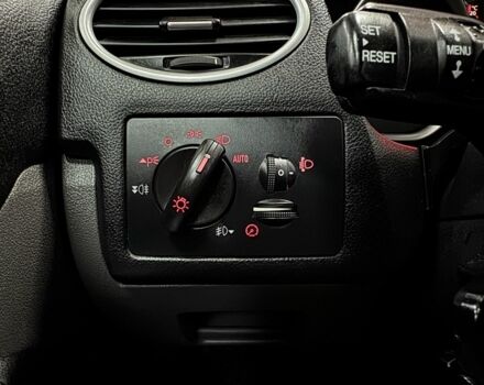 Синій Форд Фокус, об'ємом двигуна 2 л та пробігом 171 тис. км за 6300 $, фото 14 на Automoto.ua