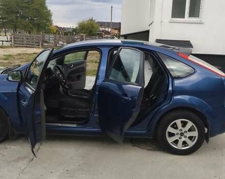 Синий Форд Фокус, объемом двигателя 1.6 л и пробегом 240 тыс. км за 5100 $, фото 4 на Automoto.ua