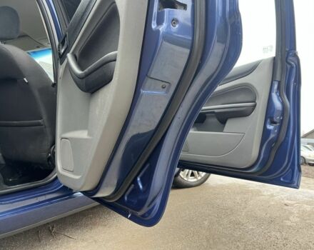 Синий Форд Фокус, объемом двигателя 1.8 л и пробегом 165 тыс. км за 4450 $, фото 5 на Automoto.ua