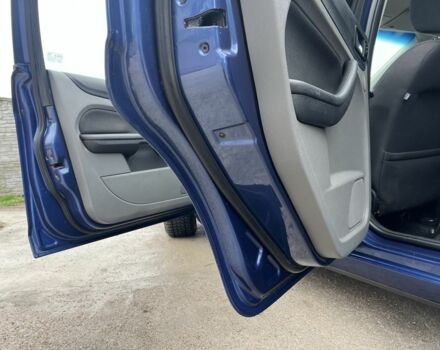 Синий Форд Фокус, объемом двигателя 1.8 л и пробегом 165 тыс. км за 4450 $, фото 3 на Automoto.ua