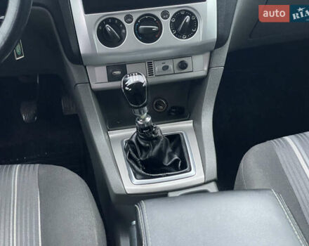 Синій Форд Фокус, об'ємом двигуна 2 л та пробігом 240 тис. км за 5350 $, фото 21 на Automoto.ua