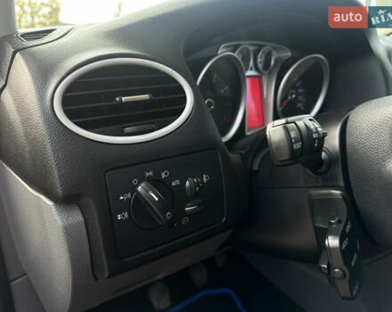 Синий Форд Фокус, объемом двигателя 1.8 л и пробегом 228 тыс. км за 6000 $, фото 26 на Automoto.ua