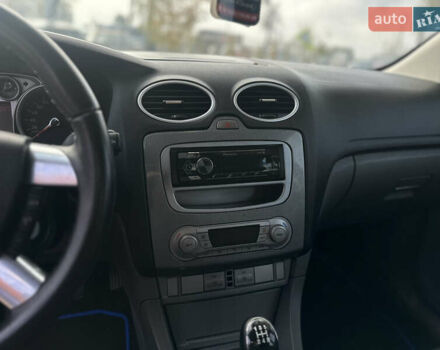 Синий Форд Фокус, объемом двигателя 1.8 л и пробегом 228 тыс. км за 6000 $, фото 31 на Automoto.ua