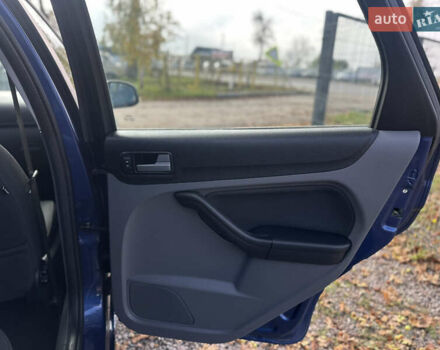 Синий Форд Фокус, объемом двигателя 1.8 л и пробегом 228 тыс. км за 6000 $, фото 42 на Automoto.ua