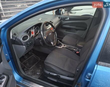 Синий Форд Фокус, объемом двигателя 1.6 л и пробегом 165 тыс. км за 6100 $, фото 4 на Automoto.ua