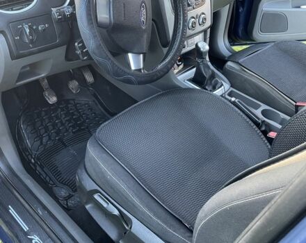 Синий Форд Фокус, объемом двигателя 1.4 л и пробегом 200 тыс. км за 4900 $, фото 6 на Automoto.ua