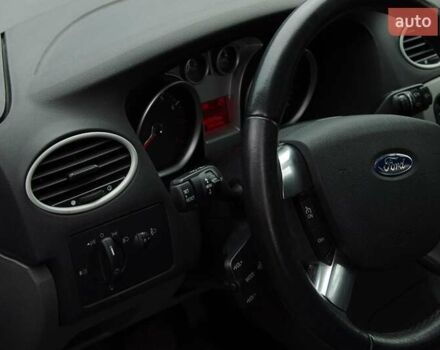 Синій Форд Фокус, об'ємом двигуна 2 л та пробігом 108 тис. км за 8500 $, фото 6 на Automoto.ua