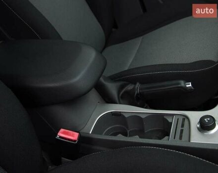 Синій Форд Фокус, об'ємом двигуна 2 л та пробігом 108 тис. км за 8500 $, фото 31 на Automoto.ua