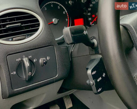 Синий Форд Фокус, объемом двигателя 1.4 л и пробегом 195 тыс. км за 4600 $, фото 27 на Automoto.ua