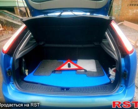 Синій Форд Фокус, об'ємом двигуна 1.6 л та пробігом 310 тис. км за 5300 $, фото 2 на Automoto.ua