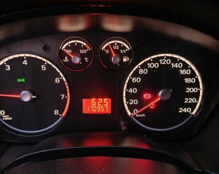 Синий Форд Фокус, объемом двигателя 1.4 л и пробегом 170 тыс. км за 4500 $, фото 5 на Automoto.ua