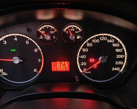 Синий Форд Фокус, объемом двигателя 1.4 л и пробегом 170 тыс. км за 4500 $, фото 6 на Automoto.ua