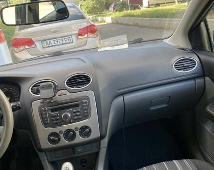 Синій Форд Фокус, об'ємом двигуна 1.39 л та пробігом 111 тис. км за 6000 $, фото 23 на Automoto.ua