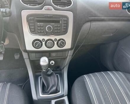 Синий Форд Фокус, объемом двигателя 1.4 л и пробегом 220 тыс. км за 5500 $, фото 11 на Automoto.ua