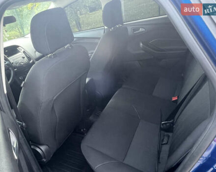 Синій Форд Фокус, об'ємом двигуна 2 л та пробігом 45 тис. км за 9000 $, фото 4 на Automoto.ua