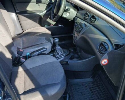 Синий Форд Фокус, объемом двигателя 1.8 л и пробегом 334 тыс. км за 2500 $, фото 4 на Automoto.ua