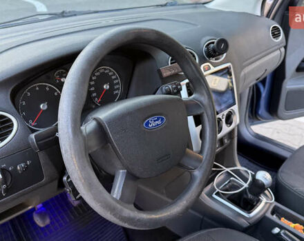 Синий Форд Фокус, объемом двигателя 1.6 л и пробегом 215 тыс. км за 4600 $, фото 10 на Automoto.ua