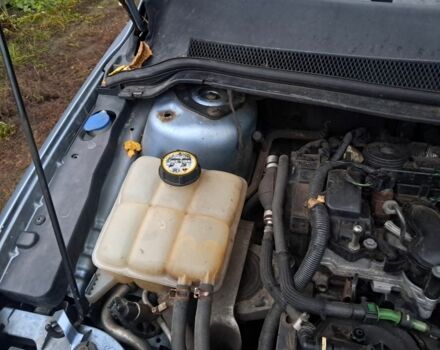 Синий Форд Фокус, объемом двигателя 2 л и пробегом 300 тыс. км за 4000 $, фото 3 на Automoto.ua