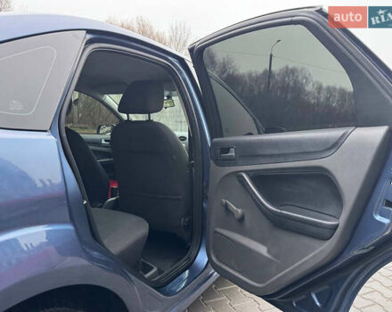 Синій Форд Фокус, об'ємом двигуна 1.6 л та пробігом 298 тис. км за 3900 $, фото 27 на Automoto.ua