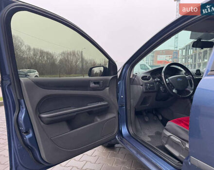 Синій Форд Фокус, об'ємом двигуна 1.6 л та пробігом 298 тис. км за 3900 $, фото 13 на Automoto.ua