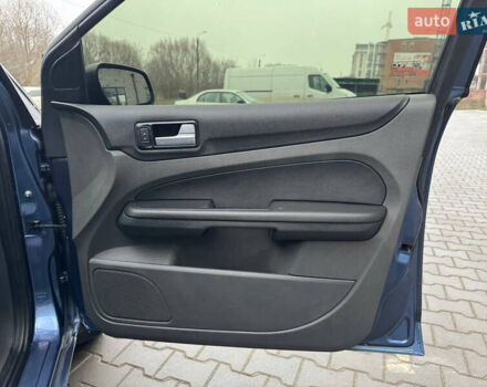 Синій Форд Фокус, об'ємом двигуна 1.6 л та пробігом 298 тис. км за 3900 $, фото 24 на Automoto.ua