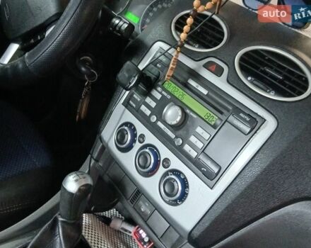 Синий Форд Фокус, объемом двигателя 1.6 л и пробегом 250 тыс. км за 3800 $, фото 2 на Automoto.ua